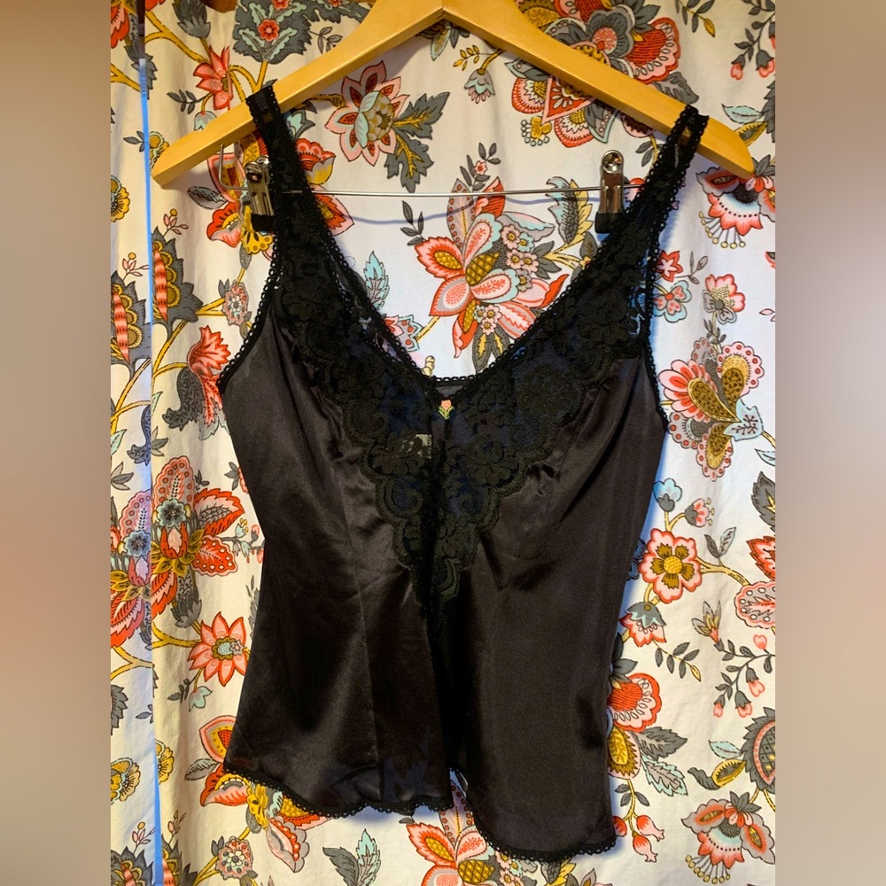 Maiden form black size 32 camisole